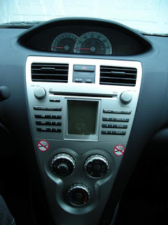 Toyota Yaris Sedan interior painel
