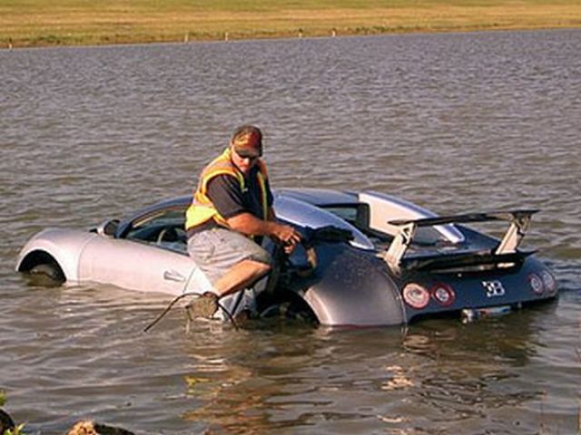 bugatti-veyron-water