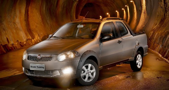 Fiat-Strada-Trekking-picape-2013-Brasil