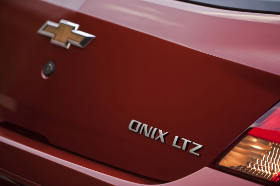 Chevrolet+Onix+hatch+traseira