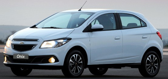 Duelo: Chevrolet Onix X Hyundai HB20