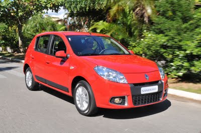 Renault Sandero automático 2012 está saindo do forno