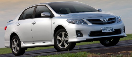 Toyota Corolla continua na ponta, enquanto Honda Civic fica mais barato