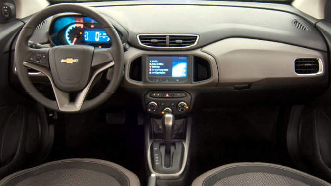 Chevrolet/Divulgação Chevrolet Prisma Onix LT LTZ 2014 cambio automatico Brasil interior painel