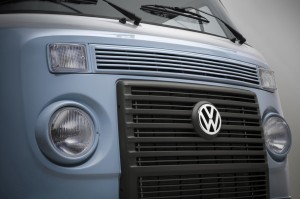 Volkswagen-Kombi-Last-Edition-Brasil-2013-flex-detalhe-dianteiro