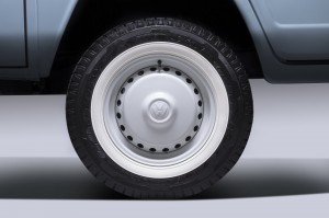 Volkswagen-Kombi-Last-Edition-Brasil-2013-flex-detalhe-pneu