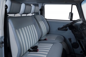 Volkswagen-Kombi-Last-Edition-Brasil-2013-flex-interior-bancos