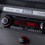 Volkswagen-Kombi-Last-Edition-Brasil-2013-flex-painel-som-MP3
