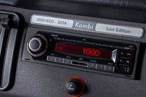 Volkswagen-Kombi-Last-Edition-Brasil-2013-flex-painel-som-MP3