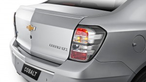 Chevrolet-Cobalt-1.8-LT-LTZ-Brasil-lateral-traseira-automatico-detalhe