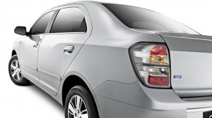Chevrolet-Cobalt-1.8-LT-LTZ-Brasil-lateral-traseira-automatico-especial