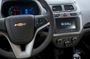 Chevrolet-Cobalt-1.8-LT-LTZ-Brasil-painel-2014