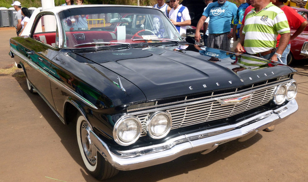 Chevrolet-Impala-1961-coupe-dianteira