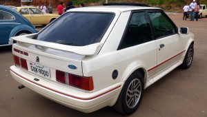 Ford-Escort-XR3-1992-traseira
