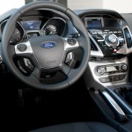 Ford-Focus-III-Brasil-2014-novo-Hatch-S-SE-Plus-interior-painel