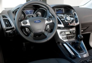 Ford-Focus-III-Brasil-2014-novo-Hatch-S-SE-Plus-interior-painel