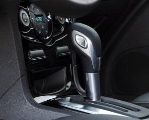 Ford-New-Fiesta-Sedan-2014-SE-Titanium-Brasil-interior-cambio-Powershift