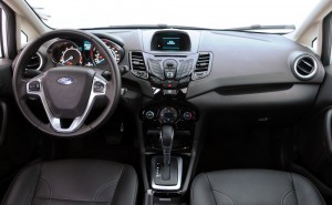 Ford-New-Fiesta-Sedan-2014-SE-Titanium-Brasil-interior-painel-Powershift