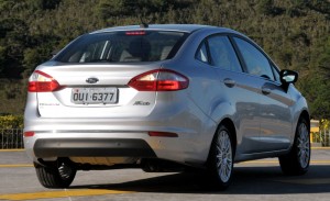 Ford-New-Fiesta-Sedan-2014-SE-Titanium-Brasil-traseira-Powershift