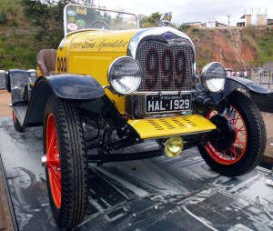 Ford-Speedster-1929-corrida-velocidade-antigo-dianteira