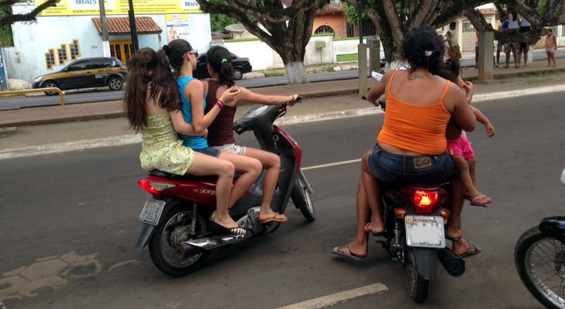 Imprudencia-moto-Brasil-transito-multa-perigo-3
