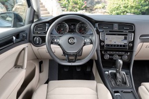 Volkswagen-Golf-2014-Highline-Brasil-TSI-turbo-VII-interior-painel1