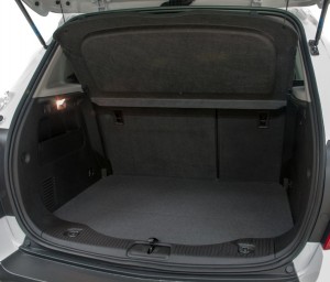 2014-Chevrolet-Tracker-GM-Brazil-porta-malas