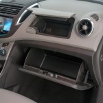 2014-Chevrolet-Tracker-GM-Brazil-porta-luvas