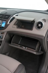 2014-Chevrolet-Tracker-GM-Brazil-porta-luvas
