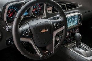 Chevrolet-Camaro-SS-2014-V8-Brasil-painel-paddle-shift-borboletas