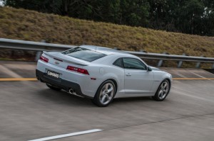 Chevrolet-Camaro-SS-2014-V8-Brasil-traseira