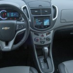 Chevrolet-Tracker-LTZ-2014-SUV-crossover-Ecotec-interior-painel-MyLink