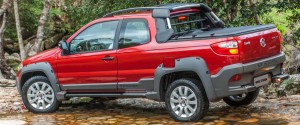 Fiat-Strada-Adventure-2014-picape-flex-Cabine-Dupla-3-portas-Brasil-lateral-traseira