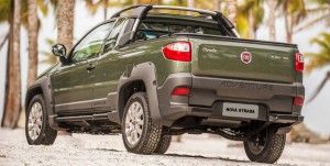 Fiat-Strada-Adventure-2014-picape-flex-Cabine-Dupla-3-portas-traseira