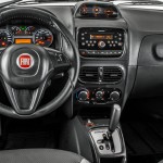 Fiat-Strada-Adventure-2014-picape-flex-interior-painel-Brasil