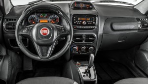 Fiat-Strada-Adventure-2014-picape-flex-interior-painel-Brasil