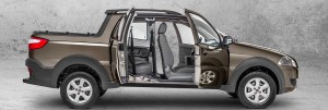 Fiat-Strada-Trekking-2014-picape-flex-Cabine-Dupla-3-portas-lateral