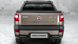 Fiat-Strada-Trekking-2014-picape-flex-Cabine-Dupla-3-portas-traseira-Locker