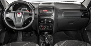 Fiat-Strada-Working-2014-picape-flex-interior-painel-Brasil