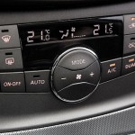 Novo-Nissan-Sentra-Brasil-2014-CVT-interior-painel-ar-condiciondo-digital