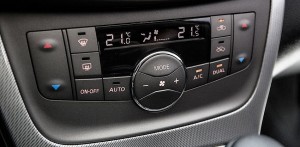 Novo-Nissan-Sentra-Brasil-2014-CVT-interior-painel-ar-condiciondo-digital