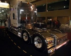 Caminhao-Kenworth-Bienal-Automovel-Belo-Horizonte-traseira