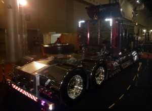 Caminhao-Peterbilt-Bienal-Automovel-Belo-Horizonte-traseira