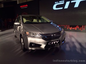 New-Honda-City-front-three-quarters-launch-live-image