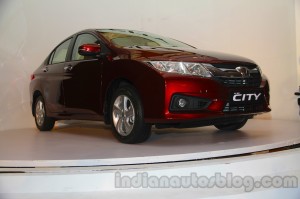 New-Honda-City-front-three-quarters-left-1