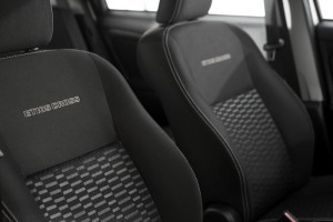 Toyota-Etios-Cross-hatch-2014-Brasil-interior-acabamento