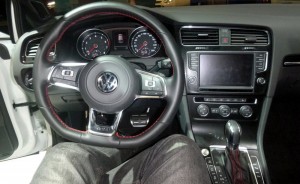 Volkswagen-Bienal-Automovel-2013-Belo-Horizonte-Golf-GTI-interior-painel