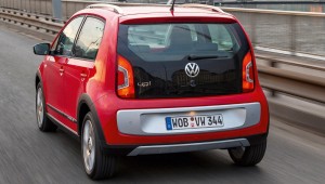 Volkswagen-Cross-Up-2014-offroad