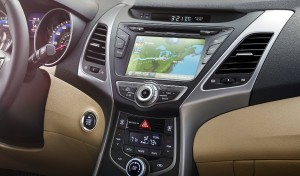 Hyundai-Elantra-2015-Brasil-painel-GPS