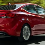 Hyundai-Elantra-2015-Brasil-traseira